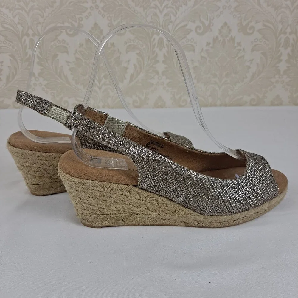 White Mountain Size 6M Gold Glitter Fabric Upper Sandals Wedge Heel Espadrille